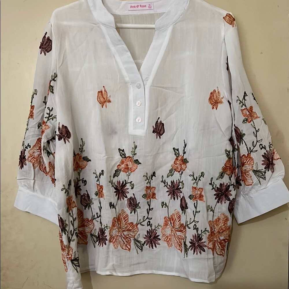 White Relaxed Blouse with Mandarin Collar and Embellished Design - Picture 2 of 2
